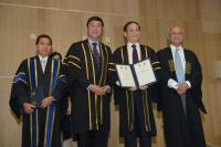 Dr Tzu-leung Ho, Prof. Joseph Sung, Prof. Samuel Sun presented the Honorary Fellowship to Prof. Liu Mingkang